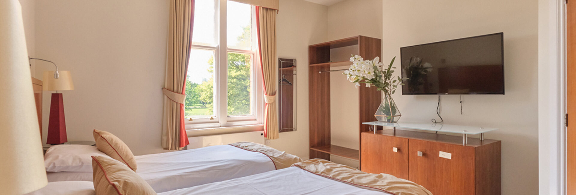 Room 01