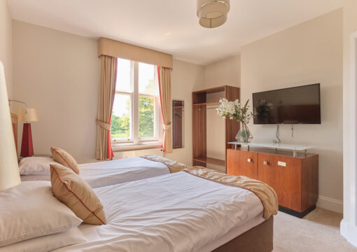 Room 01