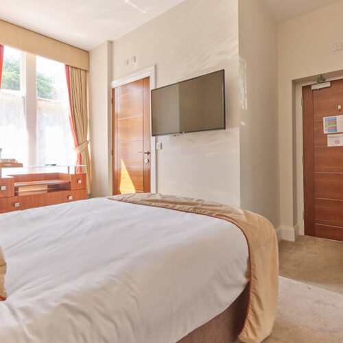 Room 02