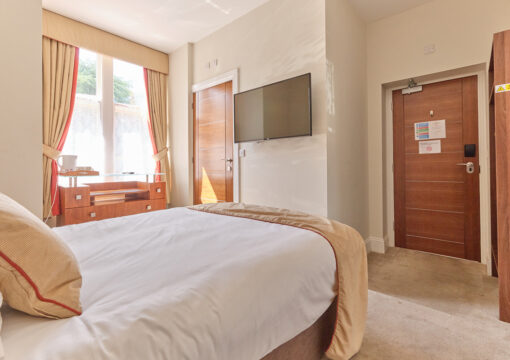 Room 02