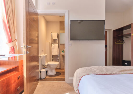 Room 02