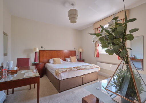 Room 04