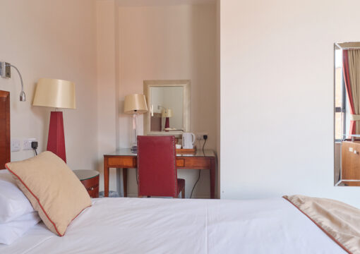 Room 04